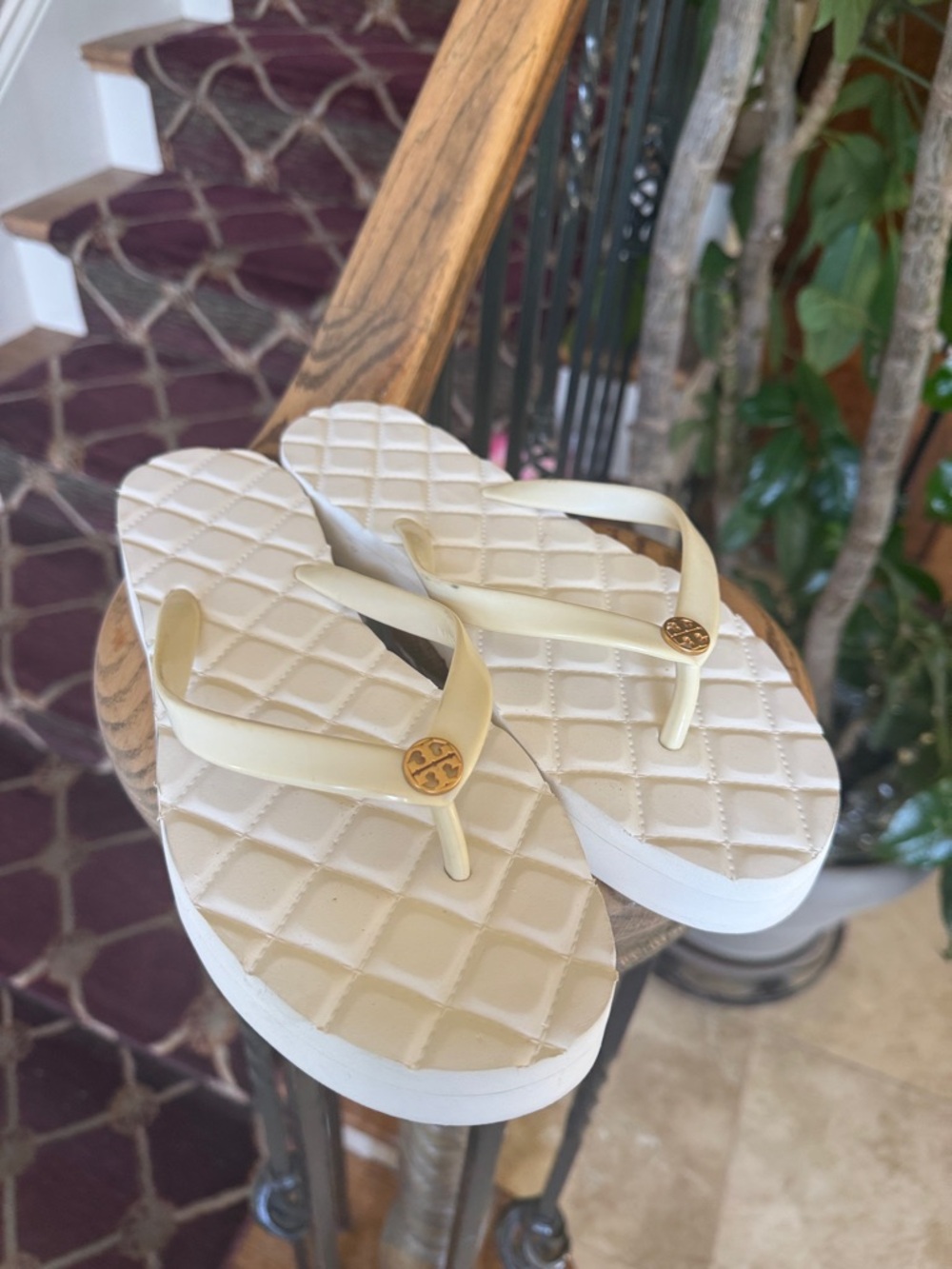TORY BURCH ladies, white platform sandals excellent condition size 9. - Picture 10 of 12